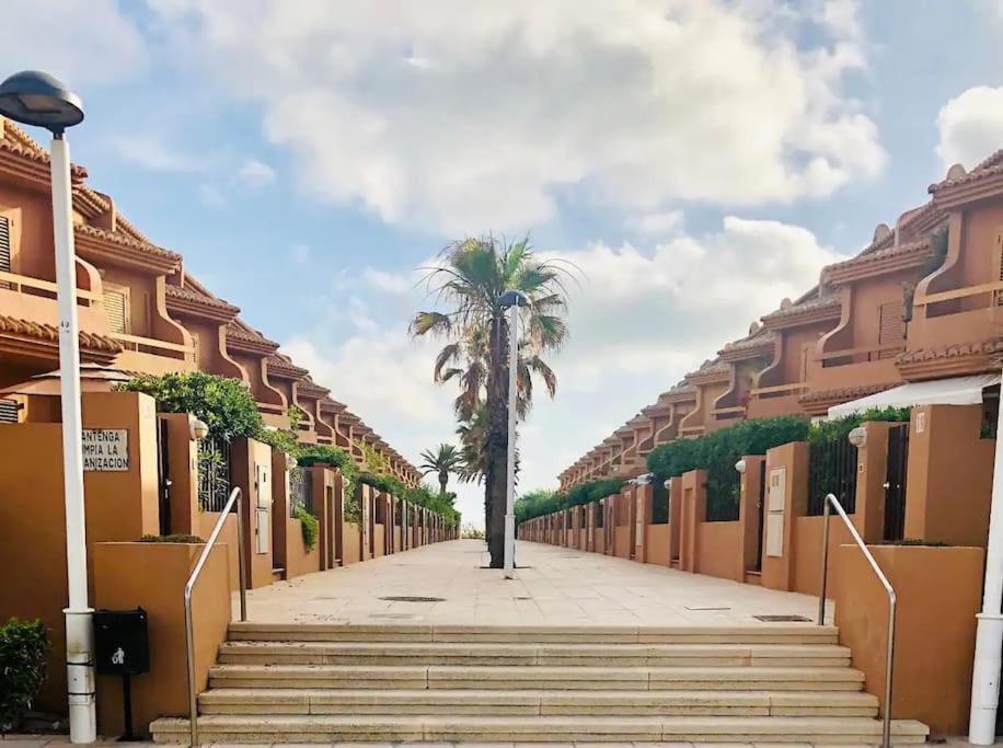 ולנסיה Chalet Adosado En La Playa De El Perellonet Con Piscina, Pista Tenis מראה חיצוני תמונה