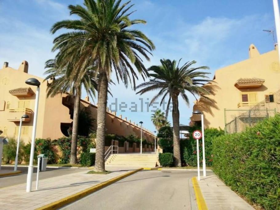 ולנסיה Chalet Adosado En La Playa De El Perellonet Con Piscina, Pista Tenis מראה חיצוני תמונה