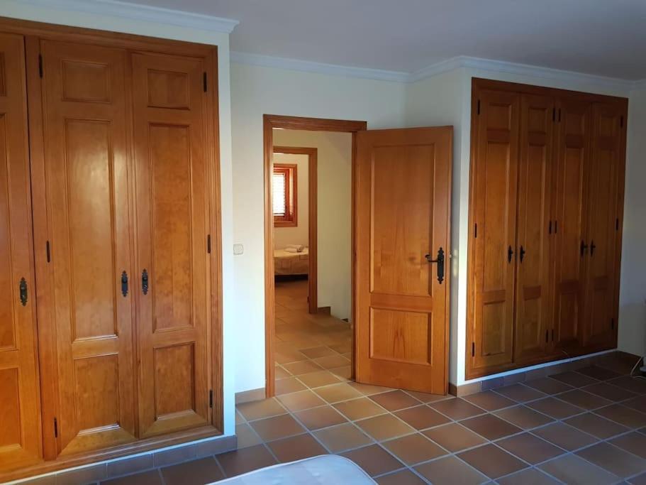 ולנסיה Chalet Adosado En La Playa De El Perellonet Con Piscina, Pista Tenis מראה חיצוני תמונה