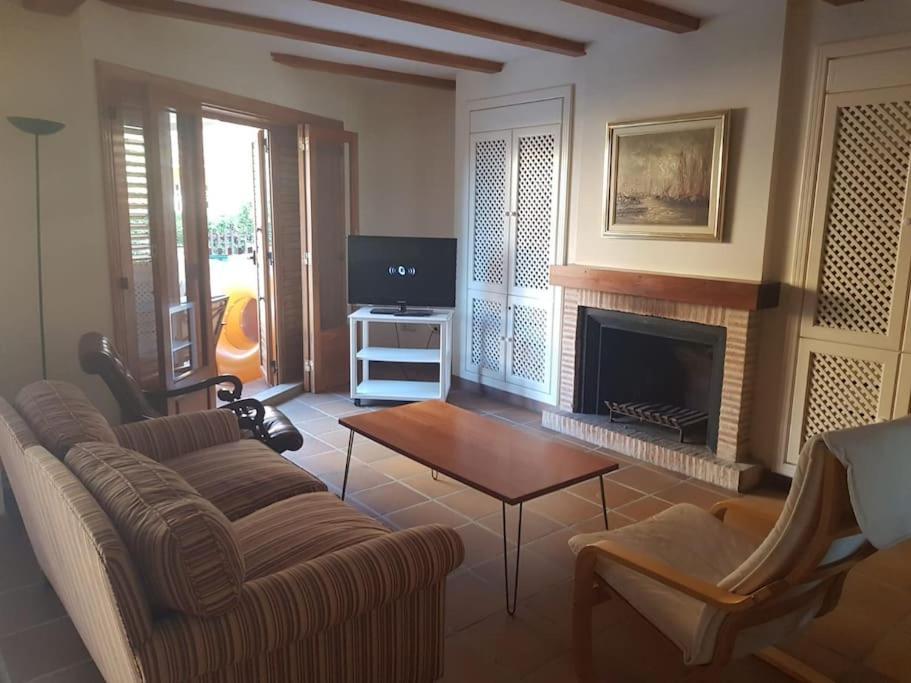 ולנסיה Chalet Adosado En La Playa De El Perellonet Con Piscina, Pista Tenis מראה חיצוני תמונה