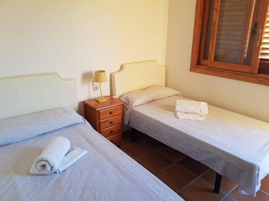 ולנסיה Chalet Adosado En La Playa De El Perellonet Con Piscina, Pista Tenis מראה חיצוני תמונה