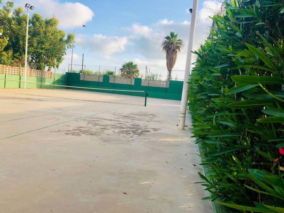 ולנסיה Chalet Adosado En La Playa De El Perellonet Con Piscina, Pista Tenis מראה חיצוני תמונה