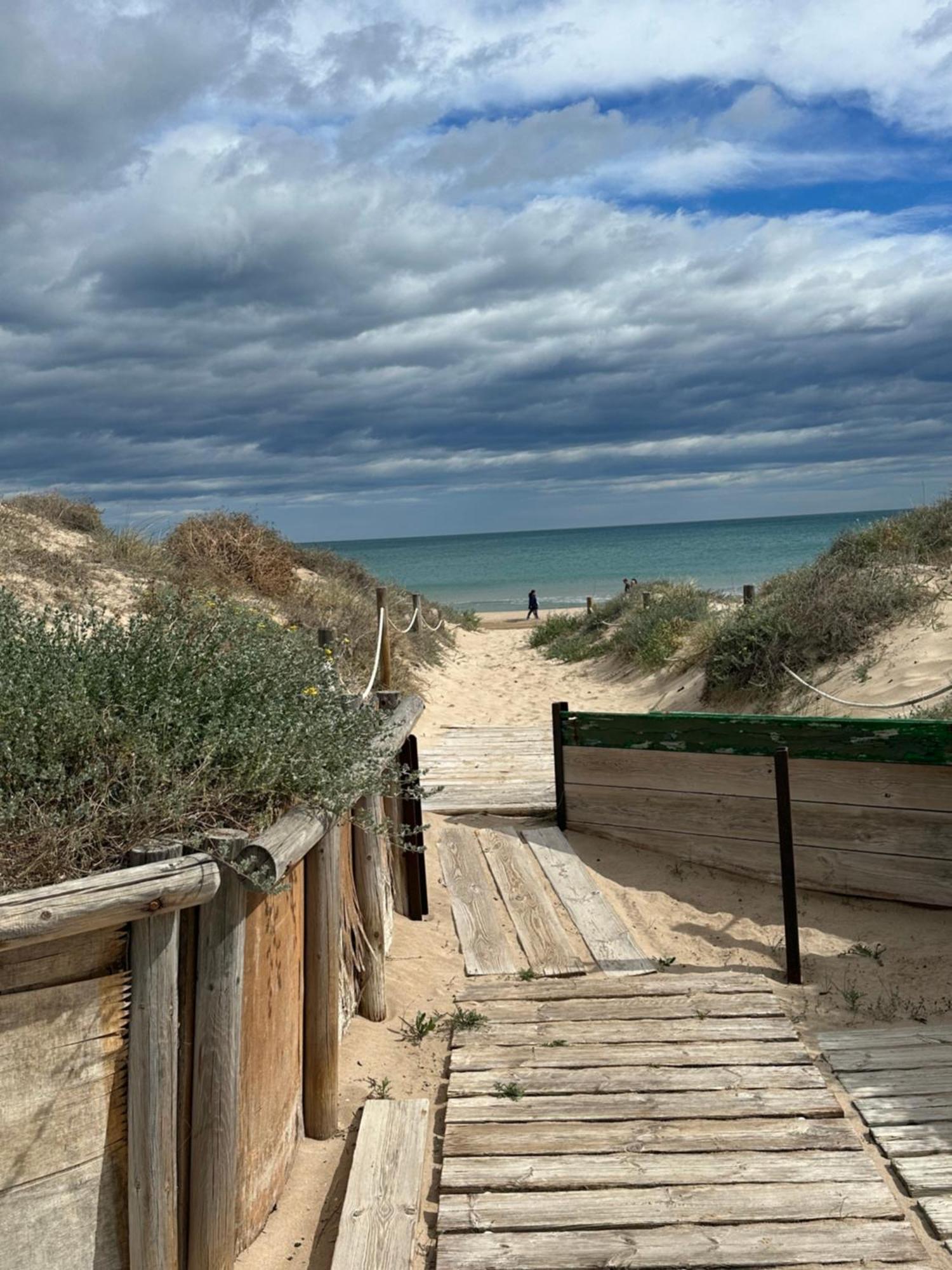 ולנסיה Chalet Adosado En La Playa De El Perellonet Con Piscina, Pista Tenis מראה חיצוני תמונה