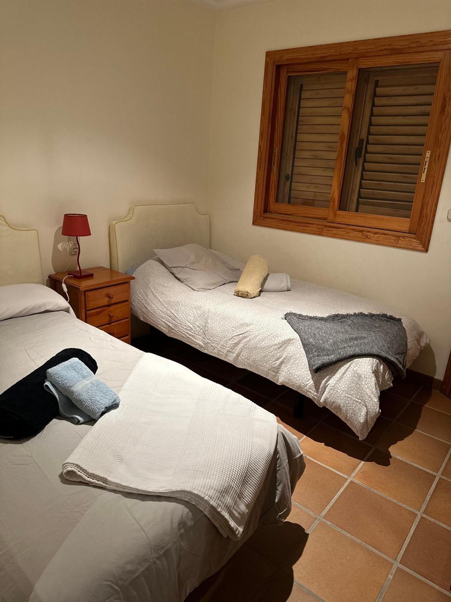 ולנסיה Chalet Adosado En La Playa De El Perellonet Con Piscina, Pista Tenis מראה חיצוני תמונה