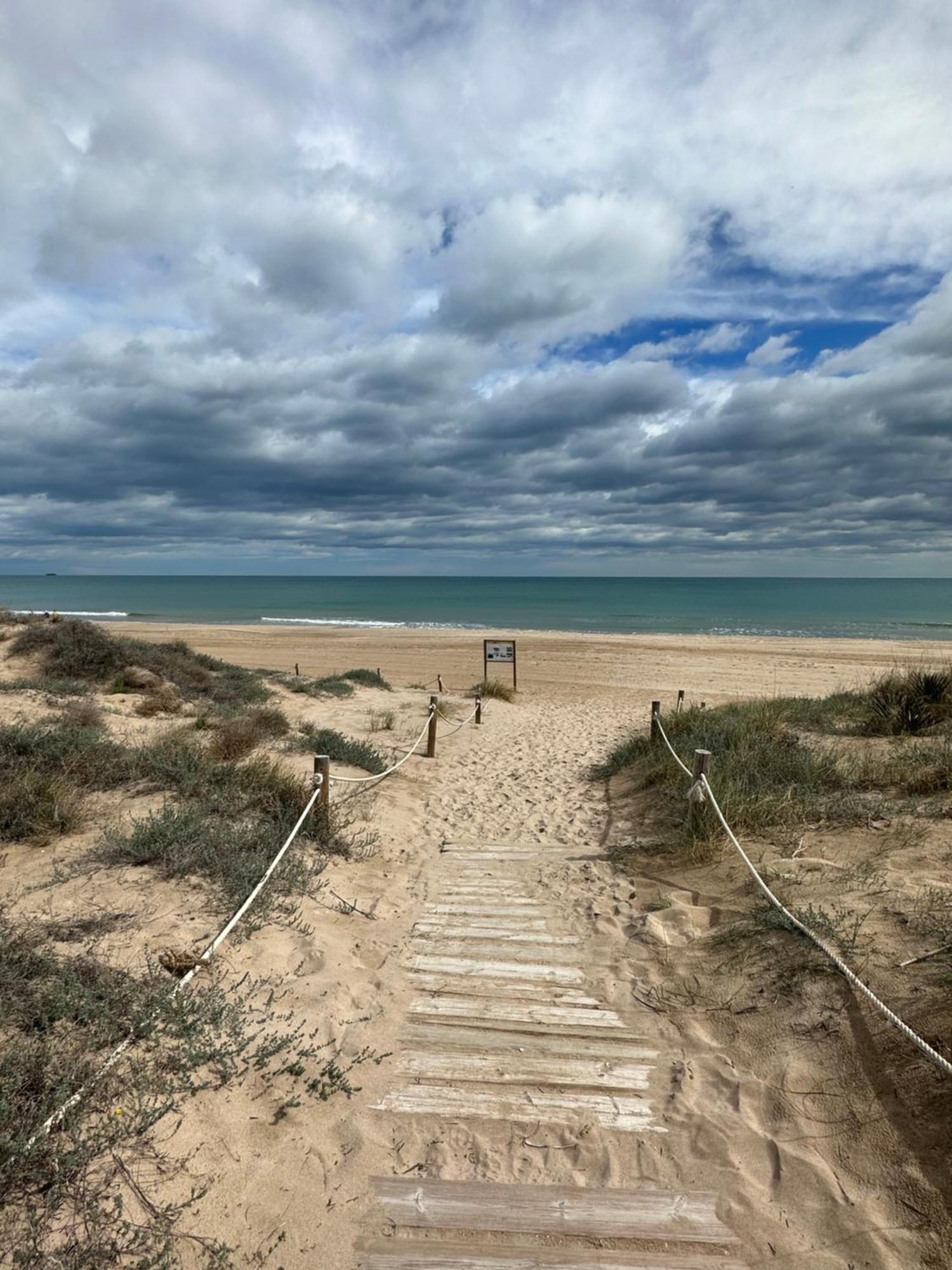 ולנסיה Chalet Adosado En La Playa De El Perellonet Con Piscina, Pista Tenis מראה חיצוני תמונה